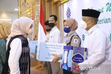DWP Kemnaker bagikan ratusan paket Ramadhan dalam acara bakti sosial