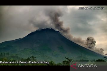 Gunung Merapi luncurkan guguran awan panas sejauh 2 km ke barat daya