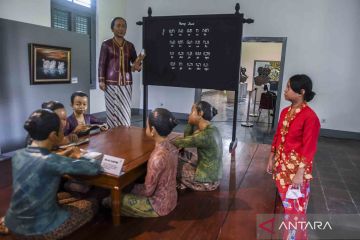 Upacara peringatan Hari Kartini di eks Gedung Stovia