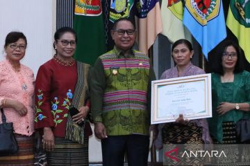 Kartini Kabupaten Kupang meraih penghargaan OASE-KIM bidang pendidikan