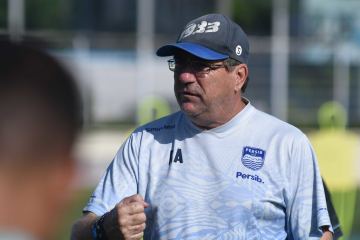 Pelatih Persib Bandung akan berikan latihan dengan intensitas rendah