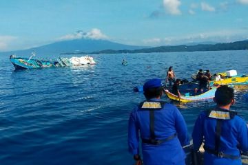 Polairud evakuasi 13 ABK KM Metanoia alami kecelakaan laut di Bitung