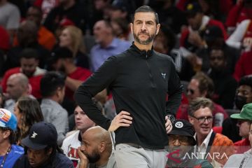 Empat tahun gagal tembus playoff, Hornets pecat James Borrego