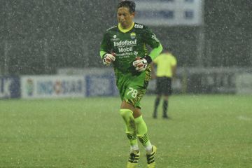 Kiper Persib Made senang bisa antar jemput anak sekolah