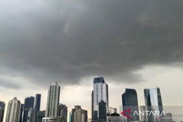 Sejumlah wilayah Jakarta berpotensi hujan petir disertai angin kencang