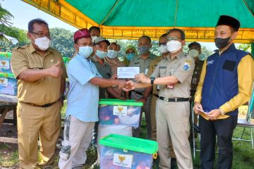 Jakbar beri bantuan paket sembako dan pangan kuda ke puluhan kusir