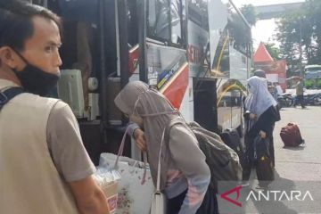Penumpang bus AKAP di Terminal Kampung Rambutan melonjak 100 persen