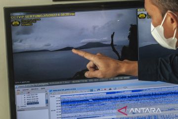 Kemarin, Gunung Anak Krakatau berstatus level 3 hingga gempa Sukabumi