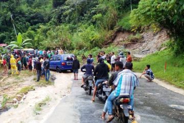 Pemudik Solok Selatan waspadai lokasi rawan longsor Air Dingin