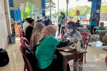 Puluhan sopir bus di Giwangan jalani pemeriksaan kesehatan