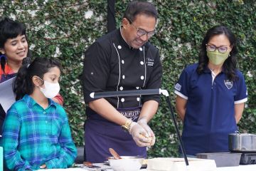 First Media gelar "baking class" bersama Chef Bara