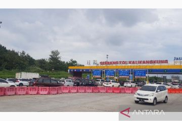 Arus kendaraan di gerbang Tol Kalikangkung Semarang padat lancar