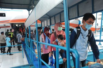 Arus Mudik Di Pelabuhan Boom Baru