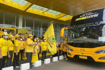 Ketum Golkar berangkatkan ratusan peserta mudik gratis