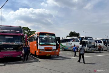 Bus masuk Terminal Cicaheum Bandung alami keterlambatan