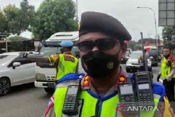 Polres Cirebon alihkan arus kendaraan dari arah Jateng akibat padat