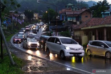 Arus mudik di Nagreg padat merayap hingga waktu berbuka puasa H-3