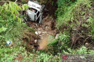 Mobil pemudik jatuh ke jurang di lintas Kerinci, penumpang selamat