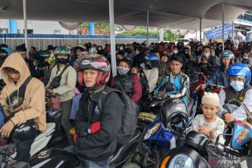 Pemudik motor Pelabuhan Merak hindari macet dengan "blusukan"