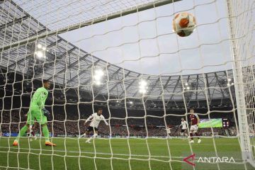 West Ham segera permanenkan Alphonse Areola dari PSG