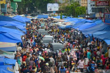 Keramaian Pasar Raya Padang jelang Lebaran