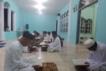 Malam 27 Ramadhan warga Hualoy-Tomalehu Maluku khatam Quran 36 Kali