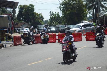 Polresta Bandung alihkan arus di Nagreg atasi macet jalur selatan