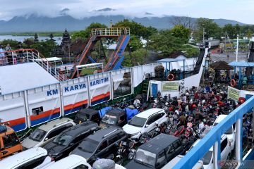 Pelabuhan Gilimanuk masih ramai pemudik pada H-2 Idul Fitri 1443 H