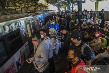 Puncak arus mudik dengan moda kereta api