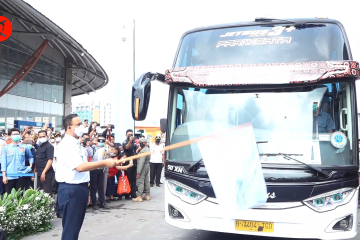 Anies lepas rombongan bus mudik gratis