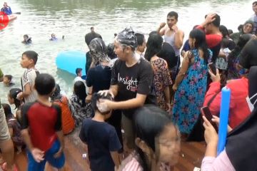 Tradisi warga Babakan sambut Ramadhan dengan keramas massal di sungai