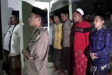 Jamaah Ponpes Mahfilud Dhuror di  Jember puasa lebih awal