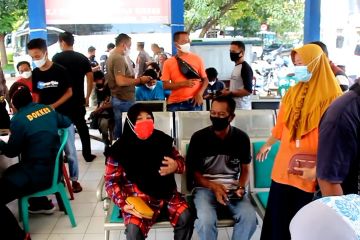 Jelang arus mudik, Polresta Cirebon gelar vaksinasi di terminal