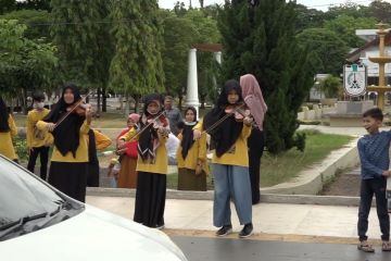 Konser mini komunitas biola Aceh sambil bagikan takjil