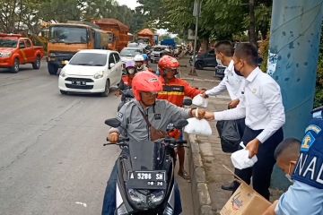 Lapas Cilegon bagikan 1.000 paket buka puasa ke pengguna jalan