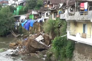 Pemkot Malang bantu dan evakuasi 11 keluarga korban longsor