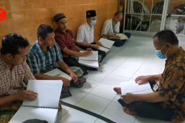 Penyandang tunanetra di Solo tadarus Al Quran braille selama Ramadhan