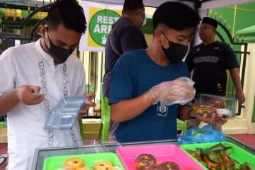 Aksi solidaritas remaja masjid di Gorontalo saat Ramadhan