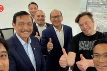 Luhut temui Elon Musk di pabrik perakitan Tesla