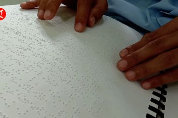 Santri tunanetra giatkan tadarus Al-Quran braille