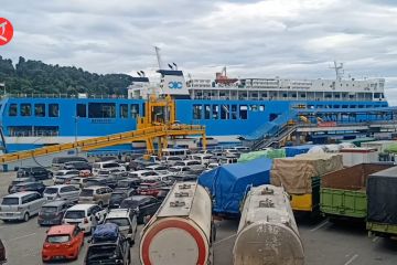 Kendaraan pemudik sempat tertahan 8 jam di Tol Merak