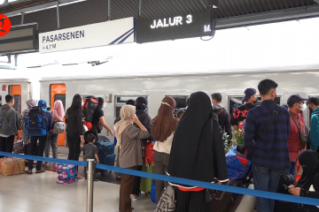 Stasiun KA di Jakarta berangkatkan 33.100 pemudik