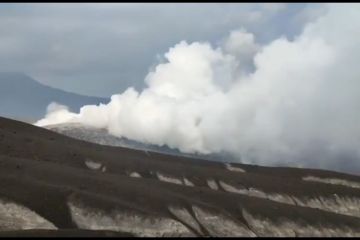 Erupsi gunung anak Krakatau berpotensi ganggu bongkar muat kapal