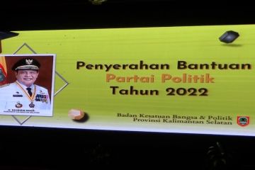 Gubernur Kalsel serahkan bantuan Parpol hasil Pemilu 2019