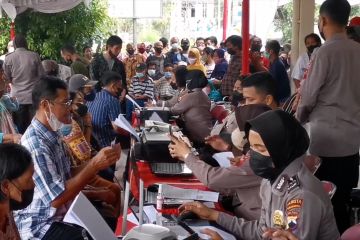 Polresta Solo salurkan 7.500 bantuan tunai PKL, warung dan nelayan