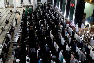 Shalat tarawih di Ternate berjalan khidmat