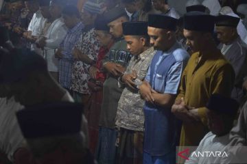 Jamaah Tarekat Naqsabandiyah gelar Shalat Id 1 Syawal 1443 H