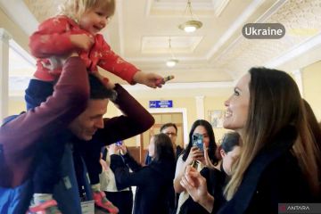 Kunjungan Utusan Khusus UNHCR Angelina Jolie ke Ukraina