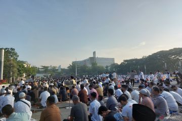 Warga antusias Shalat Idul Fitri di Lapangan Gasibu Kota Bandung