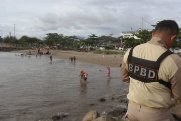 BPBD dirikan pos antisipasi warga berlibur tenggelam di Pantai Padang